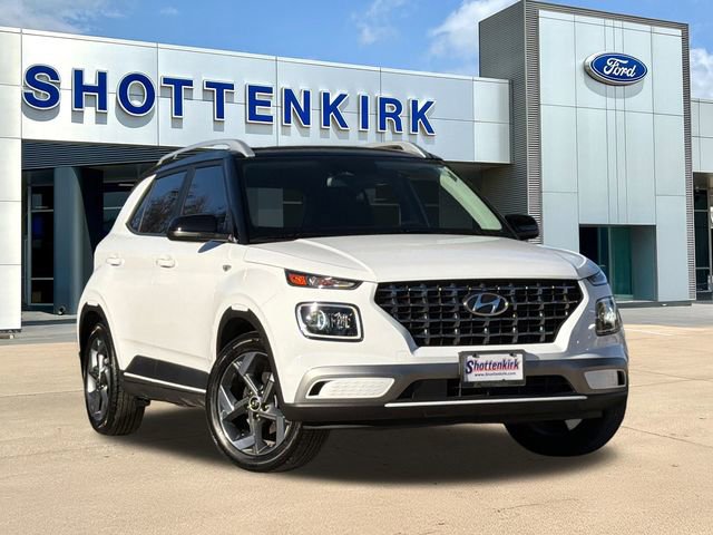 Used 2025 Hyundai Venue Limited FWD image 1