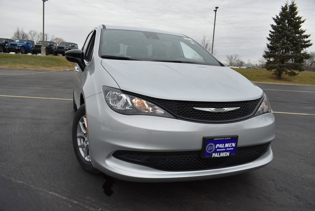 New 2026 Chrysler Voyager LX image 2