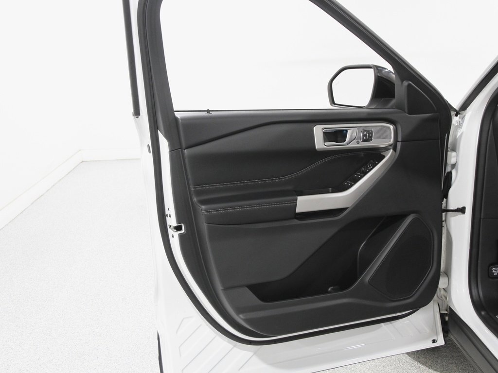 Certified 2022 Ford Explorer Limited w/ Equipment Group 301A image 5