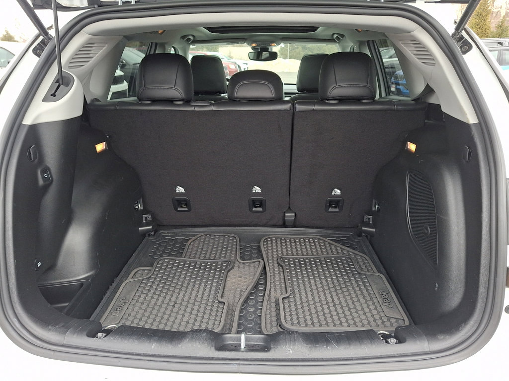 Used 2022 Jeep Compass Latitude w/ Sun and Sound Group image 18