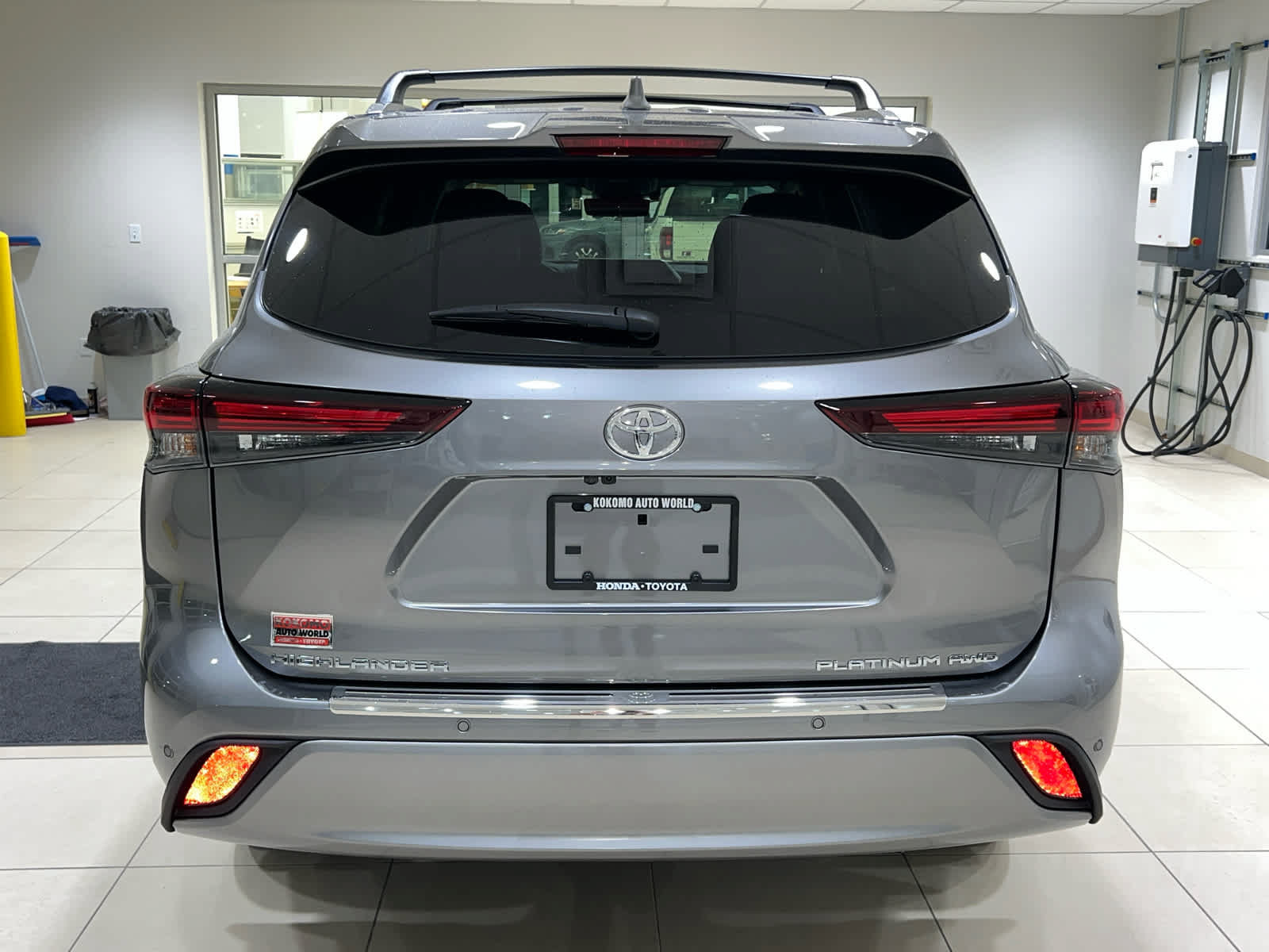 New 2026 Toyota Highlander Platinum AWD/4WD image 7