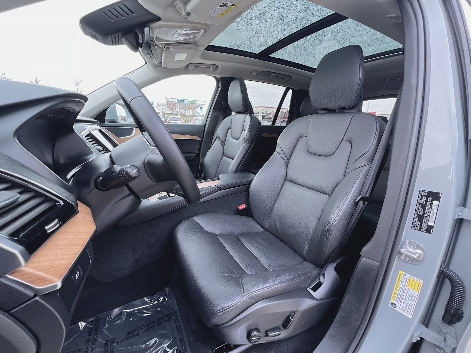 Used 2024 Volvo XC90 B5 Plus w/ Protection Package image 13