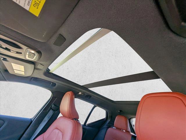 Used 2019 Volvo XC40 T5 Momentum image 15