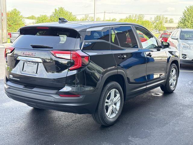 Used 2023 GMC Terrain SLE FWD image 3