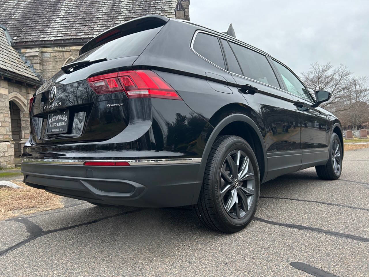 Used 2022 Volkswagen Tiguan SE image 4