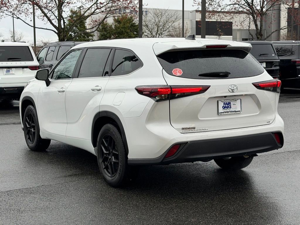 Used 2024 Toyota Highlander LE image 9