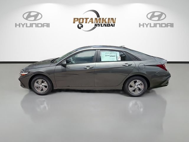 New 2026 Hyundai Elantra SE FWD image 8