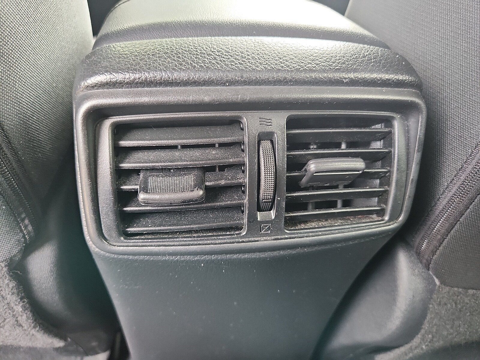 Used 2018 Nissan Rogue SV FWD image 11