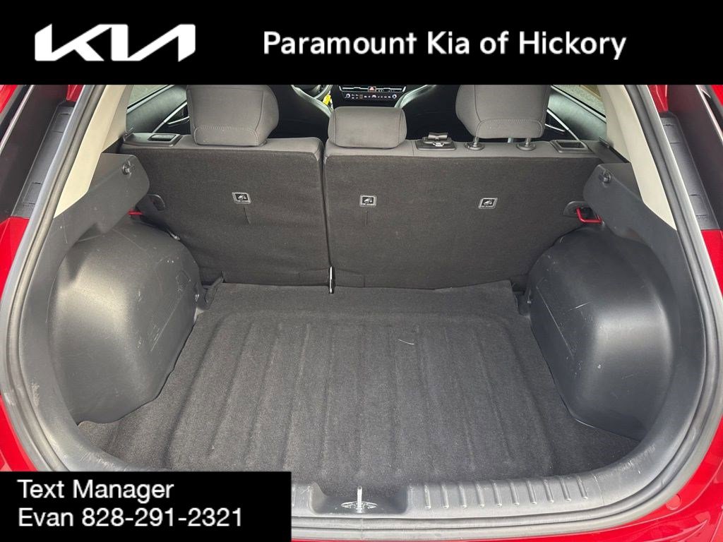Used 2023 Kia Niro LX image 11