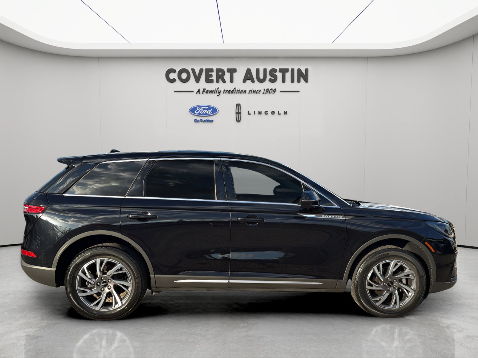 Used 2024 Lincoln Corsair FWD w/ Equipment Group 101A image 6