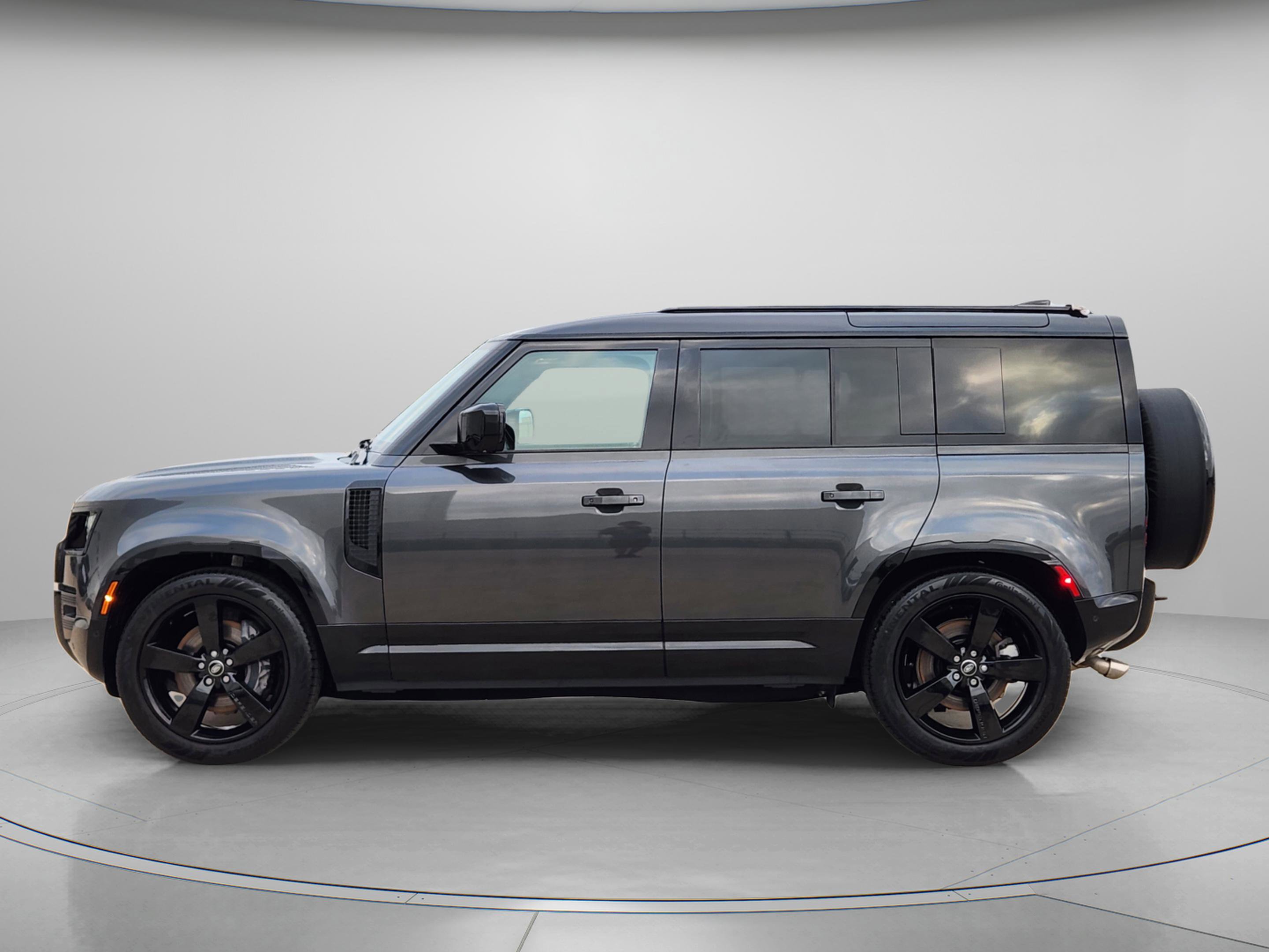 Certified 2025 Land Rover Defender 110 X-Dynamic SE image 2