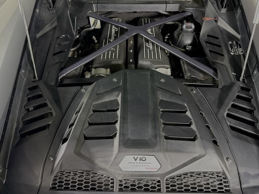 Used 2021 Lamborghini Huracan EVO RWD image 26