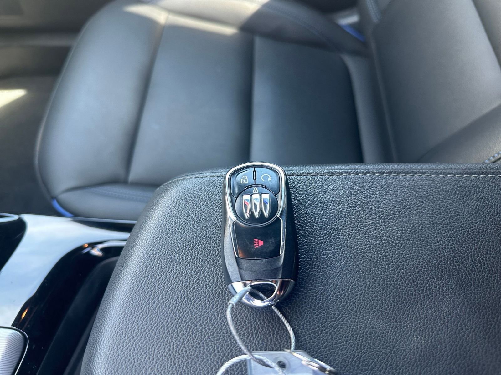 Used 2025 Buick Envista Sport Touring image 23