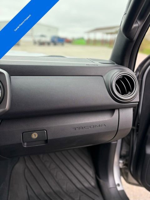 Used 2020 Toyota Tacoma SR5 AWD/4WD image 31