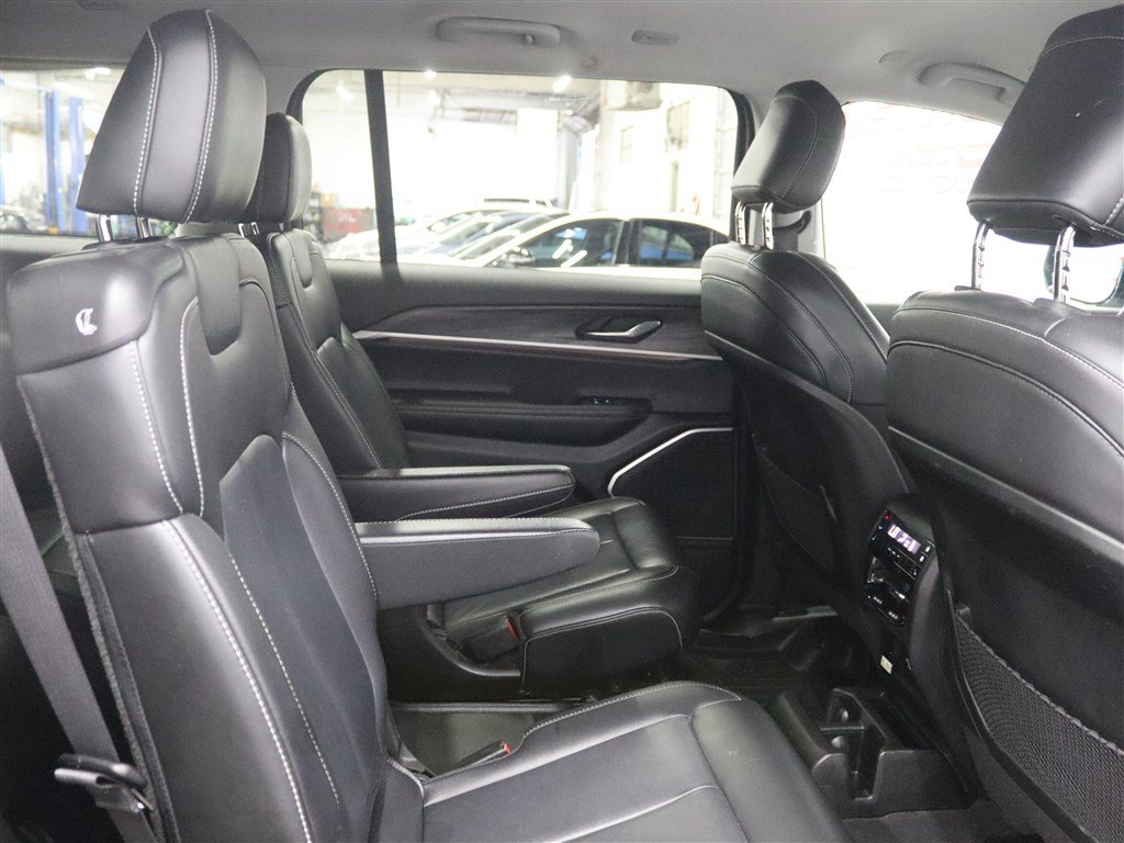 Used 2022 Jeep Grand Cherokee L Limited AWD/4WD image 22