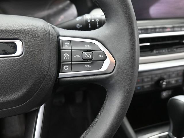 Used 2025 Jeep Compass Limited image 31