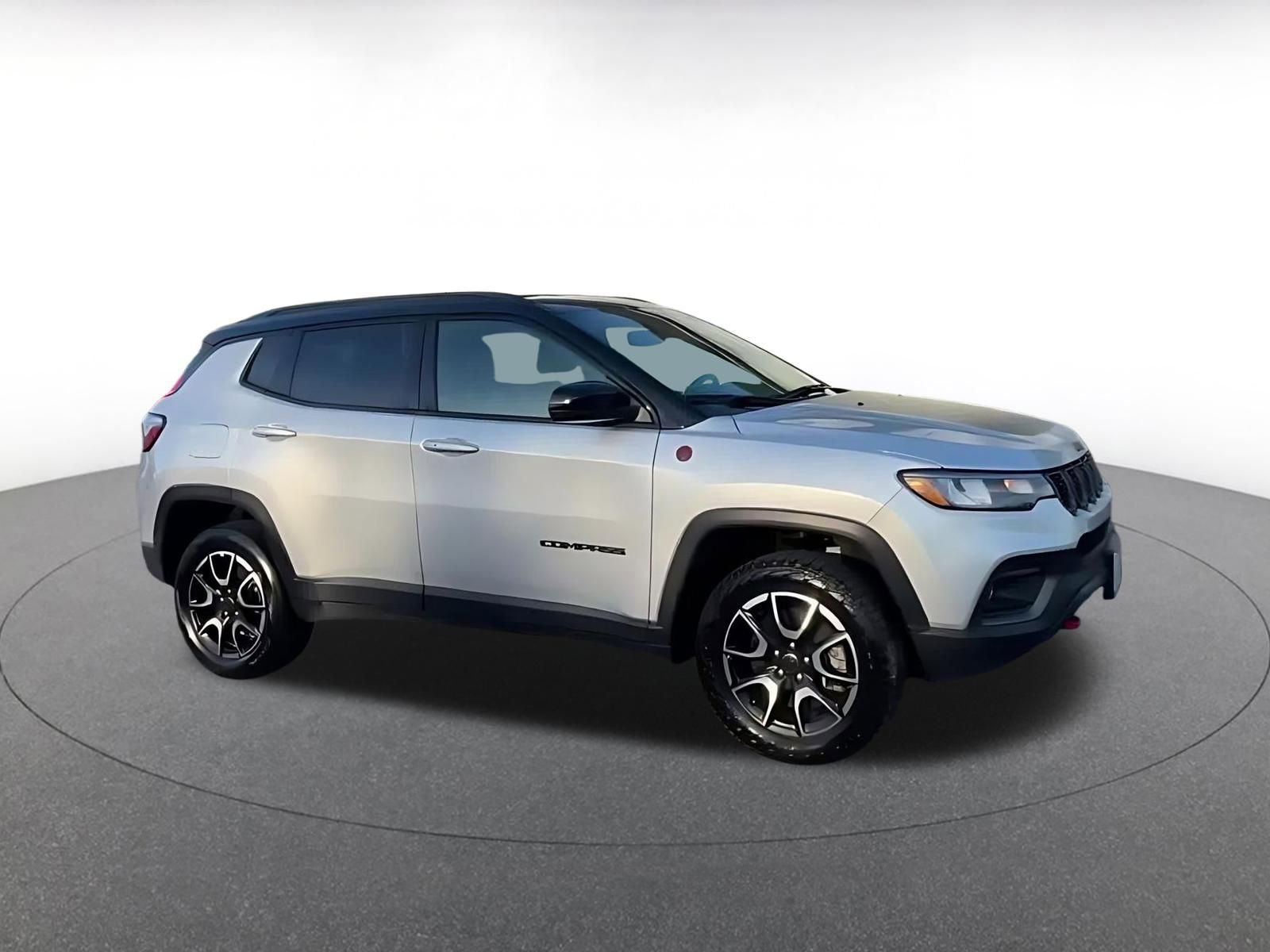 Used 2025 Jeep Compass Trailhawk w/ Trailer Tow Group image 2