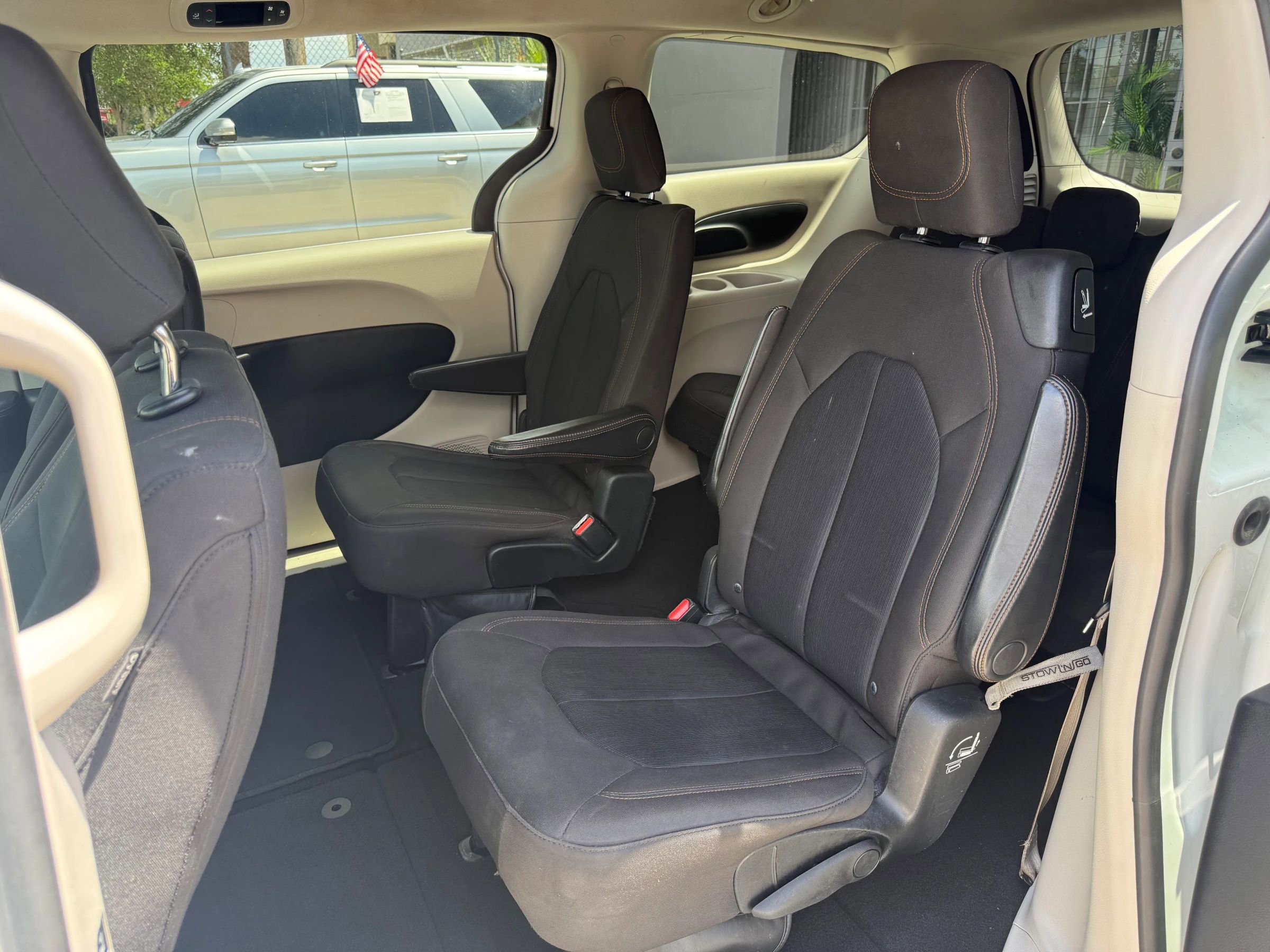 Used 2017 Chrysler Pacifica Touring FWD image 12