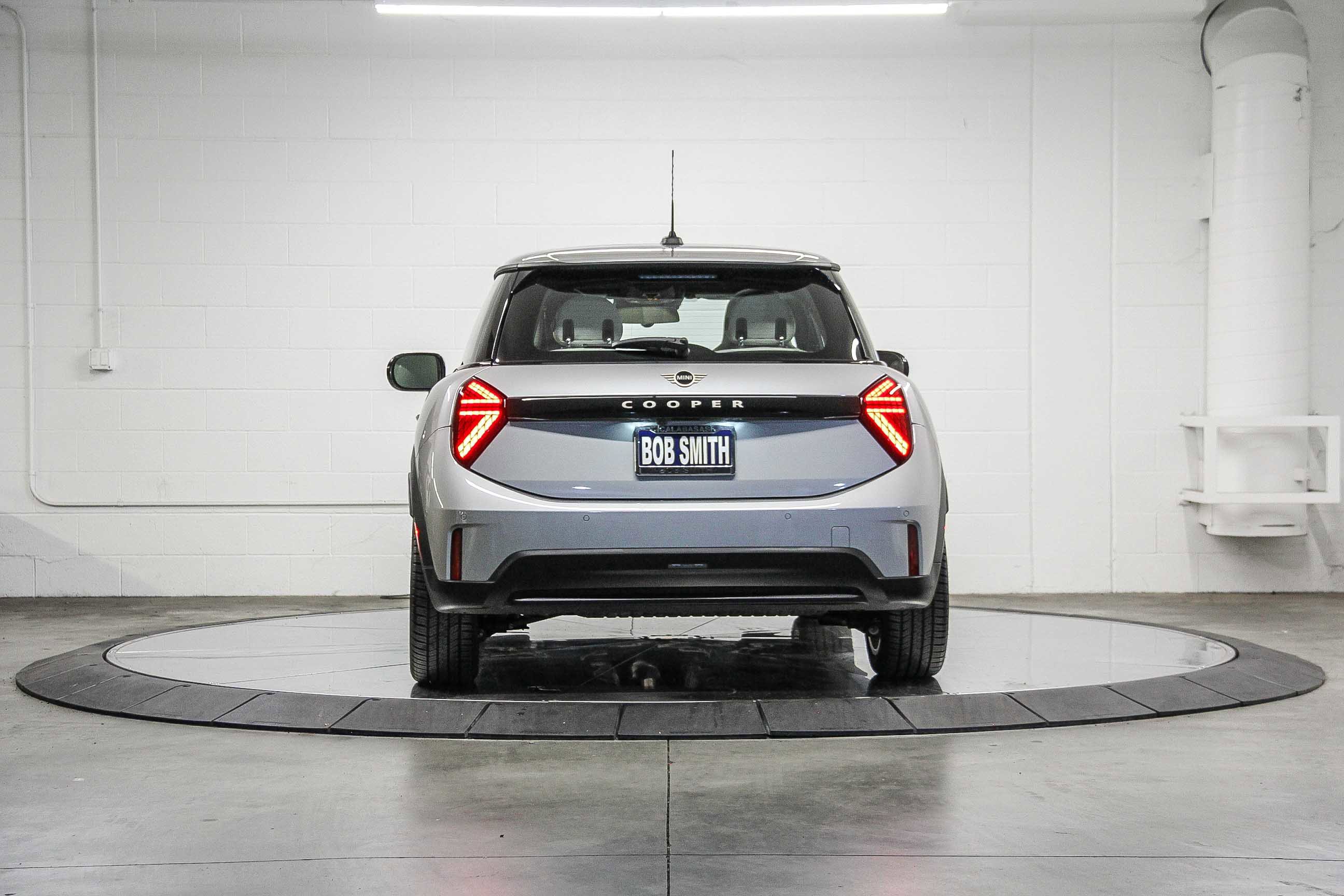 Used 2025 MINI Cooper 2-Door Hardtop image 5