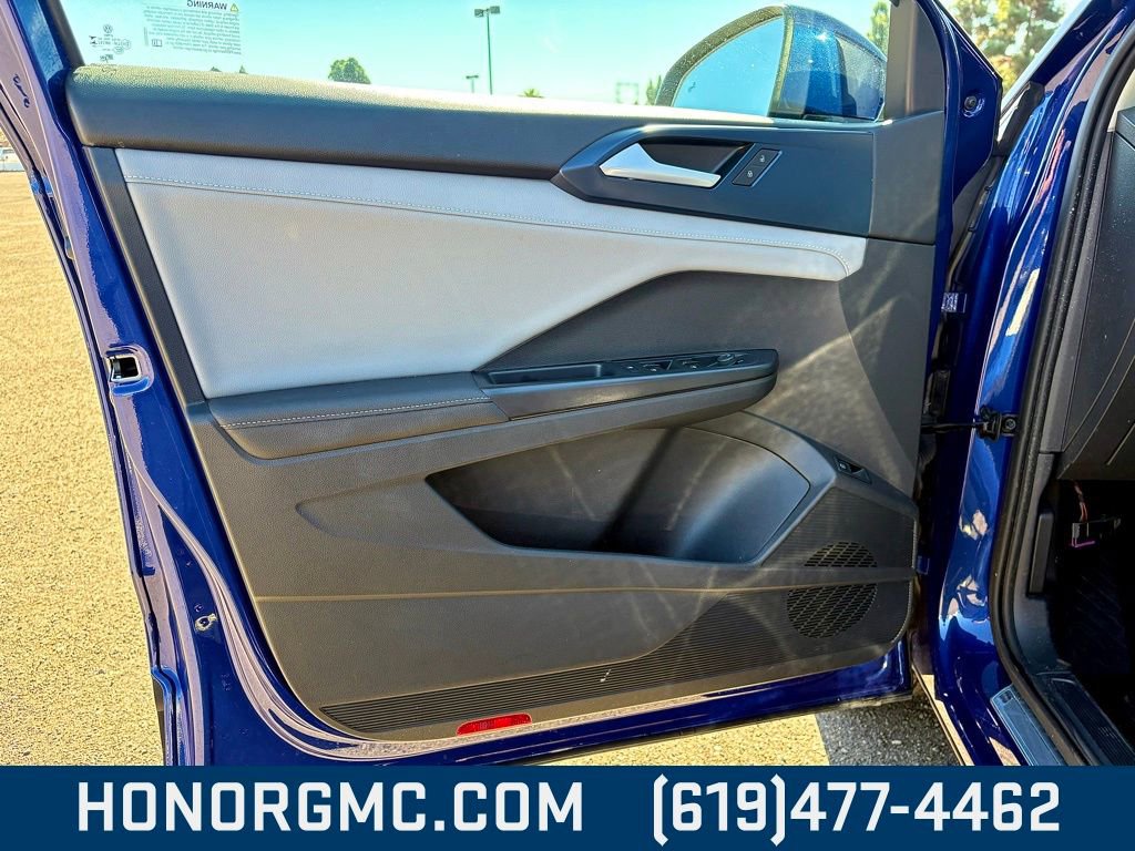 Used 2024 Volkswagen Taos SE image 13