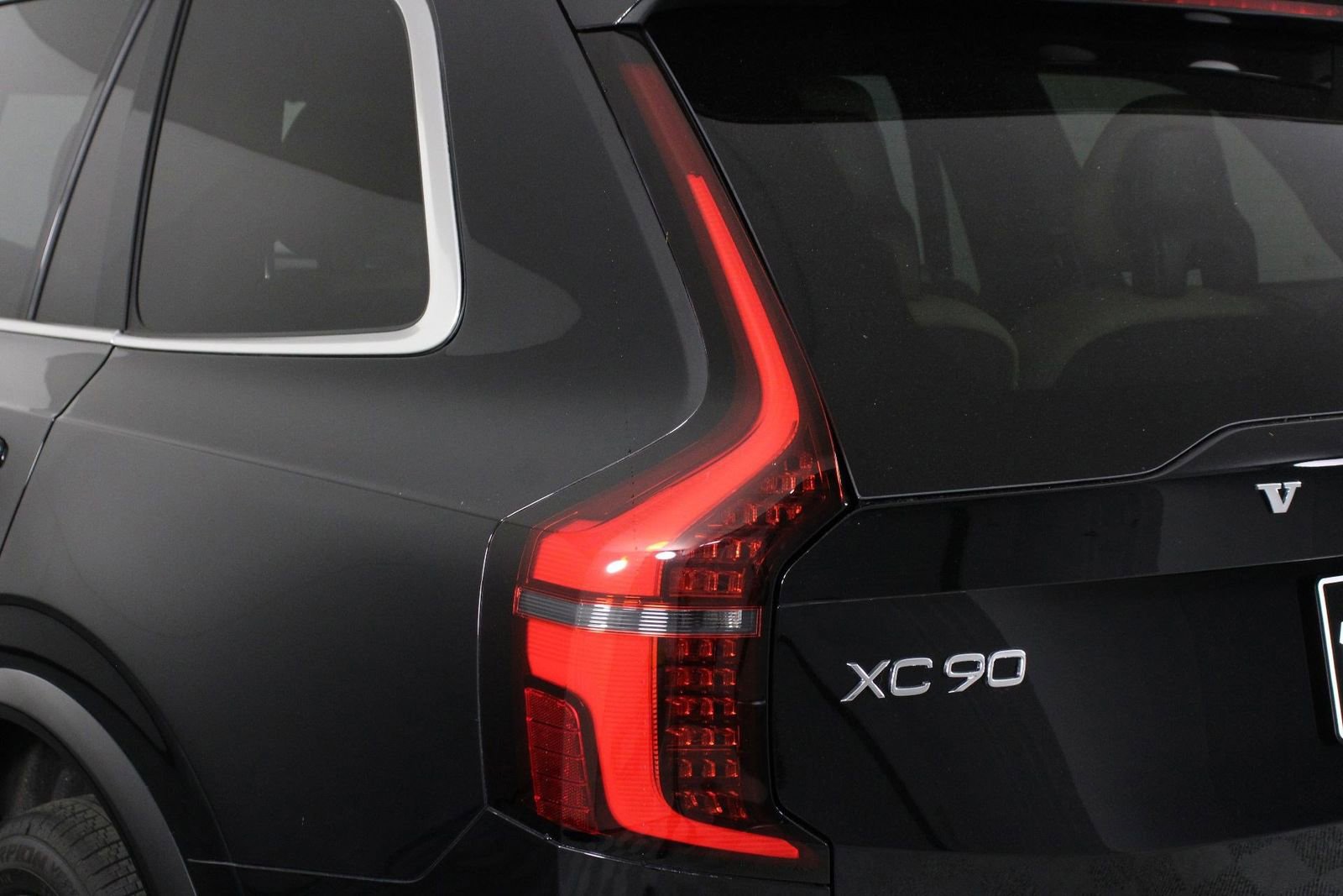 Certified 2025 Volvo XC90 B6 Ultra image 18