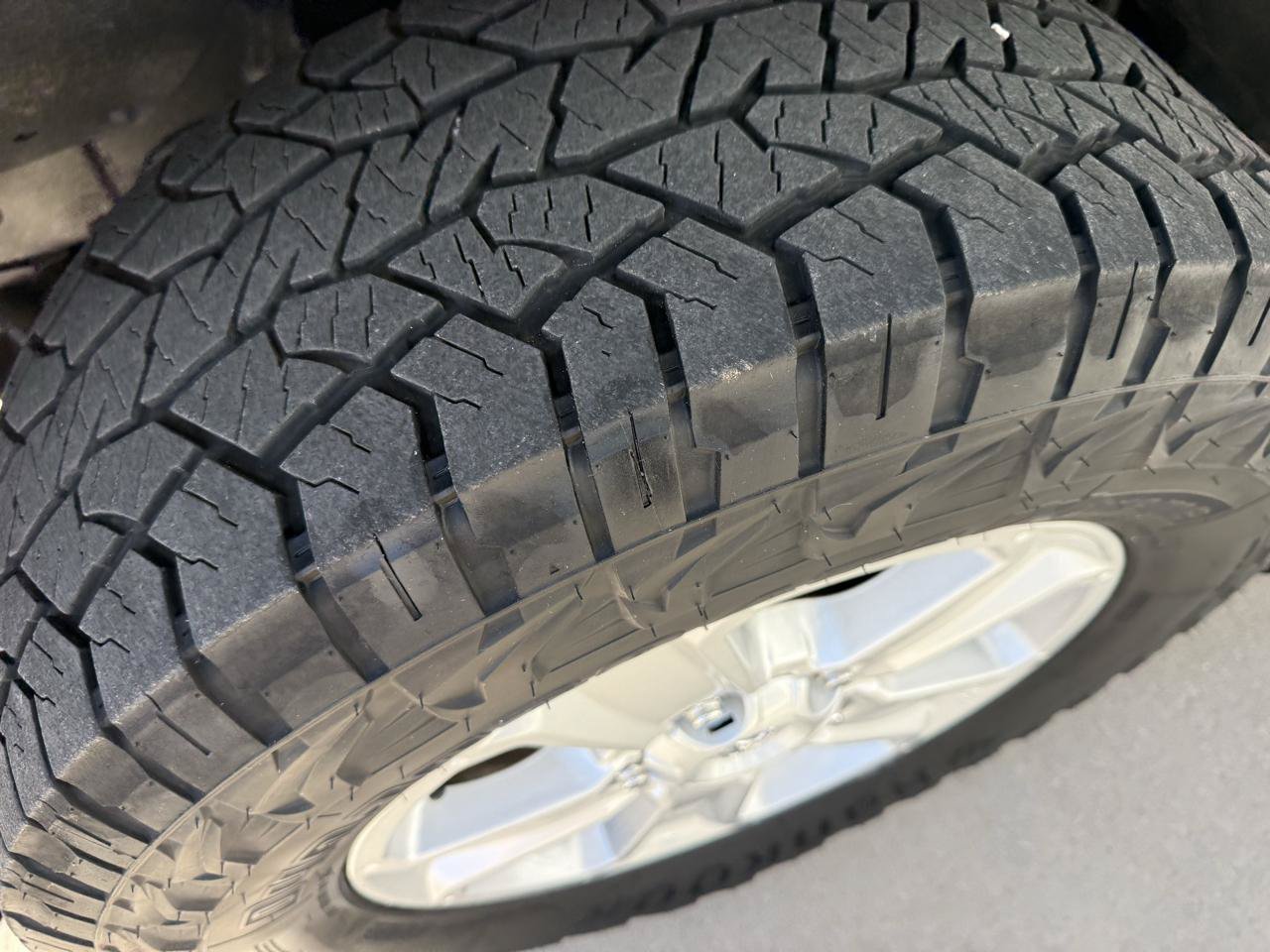 Used 2017 Toyota Tundra SR5 AWD/4WD image 6