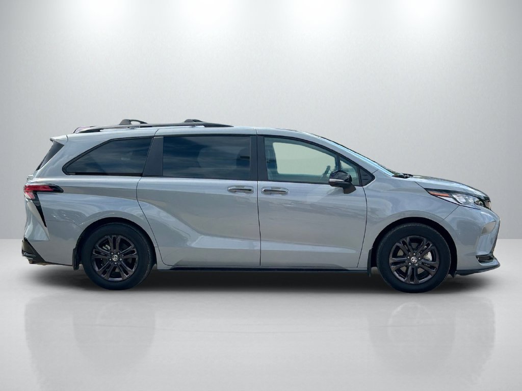 Certified 2025 Toyota Sienna XSE w/ XSE Premium Package AWD/4WD image 4