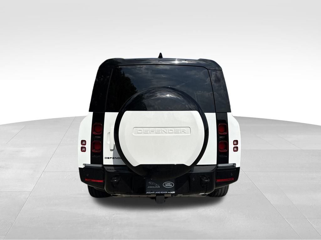 Used 2025 Land Rover Defender 130 X-Dynamic SE image 6