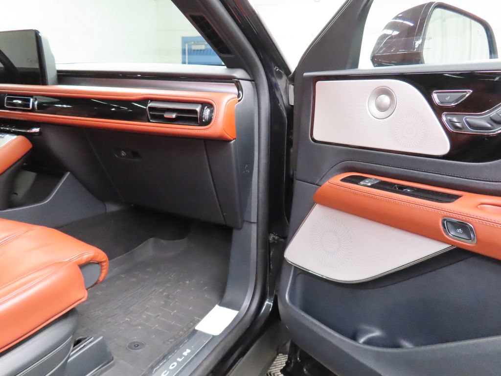 Used 2025 Lincoln Aviator Reserve w/ Equipment Group 201A AWD/4WD image 36