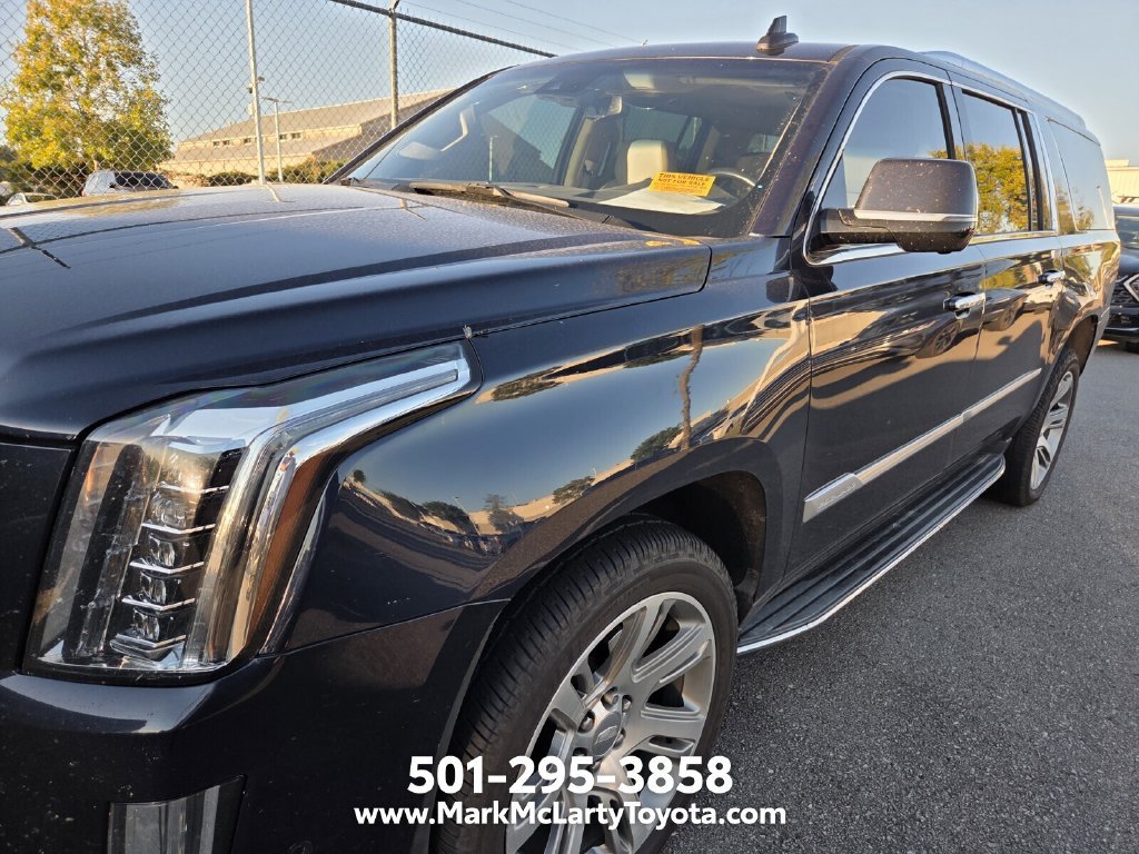 Used 2019 Cadillac Escalade ESV Luxury AWD/4WD image 10