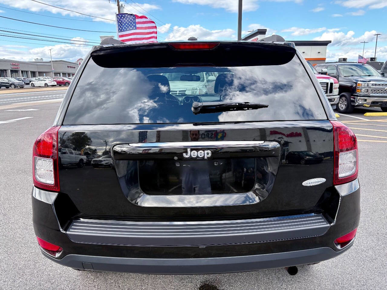 Used 2014 Jeep Compass Latitude FWD image 5