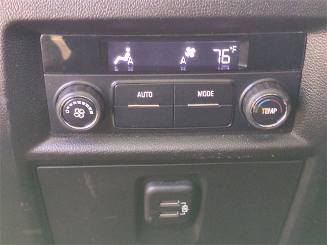 Used 2020 Chevrolet Traverse LT w/ Driver Confidence II Package image 21