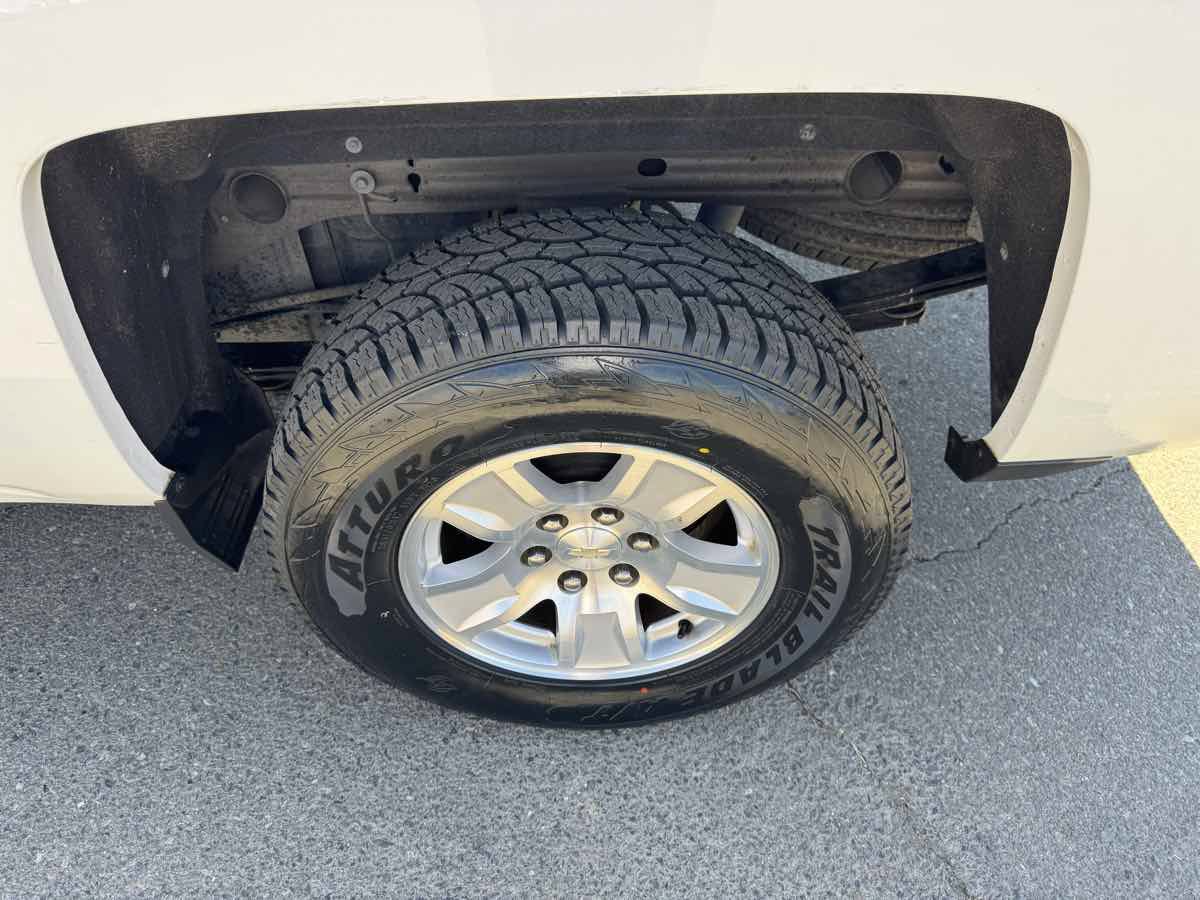 Used 2017 Chevrolet Silverado 1500 LT AWD/4WD image 36