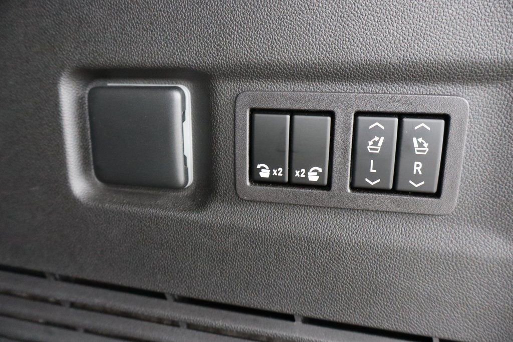 Used 2023 Chevrolet Suburban High Country image 22