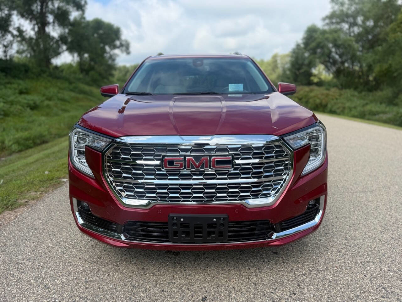 Used 2023 GMC Terrain Denali w/ Denali Premium Package image 3