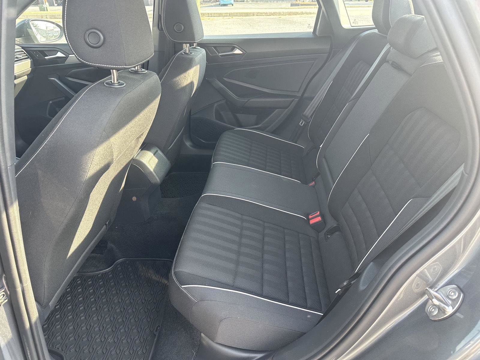 Used 2023 Volkswagen Jetta Sport image 9