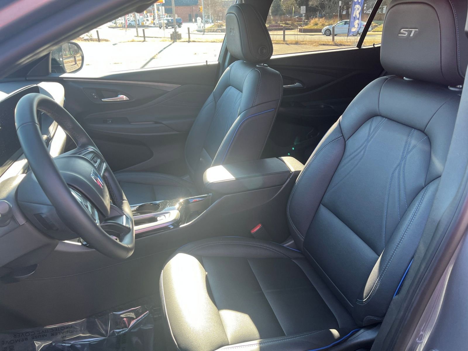 Used 2025 Buick Envista Sport Touring image 36