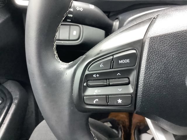 Certified 2025 Hyundai Venue SEL FWD image 21