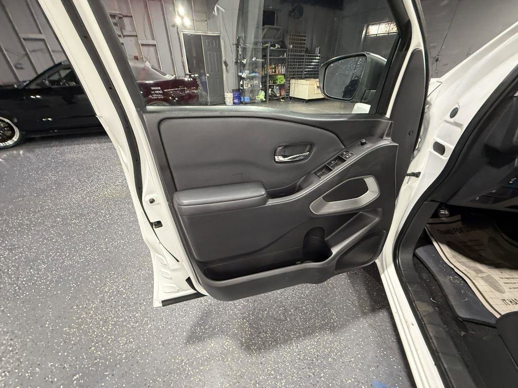 Used 2022 Nissan Frontier SV image 12