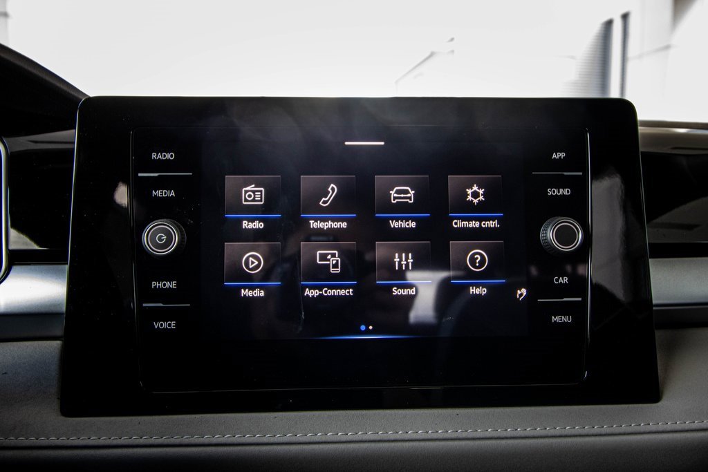 Certified 2025 Volkswagen Taos SE w/ Black Wheel Package image 39