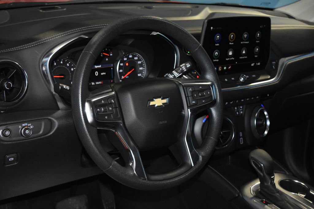 Used 2025 Chevrolet Blazer LT FWD image 2