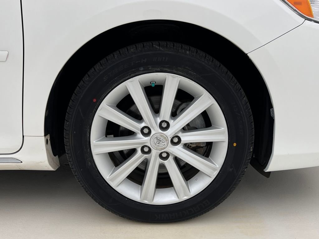 Used 2012 Toyota Camry XLE w/ Leather Pkg image 27