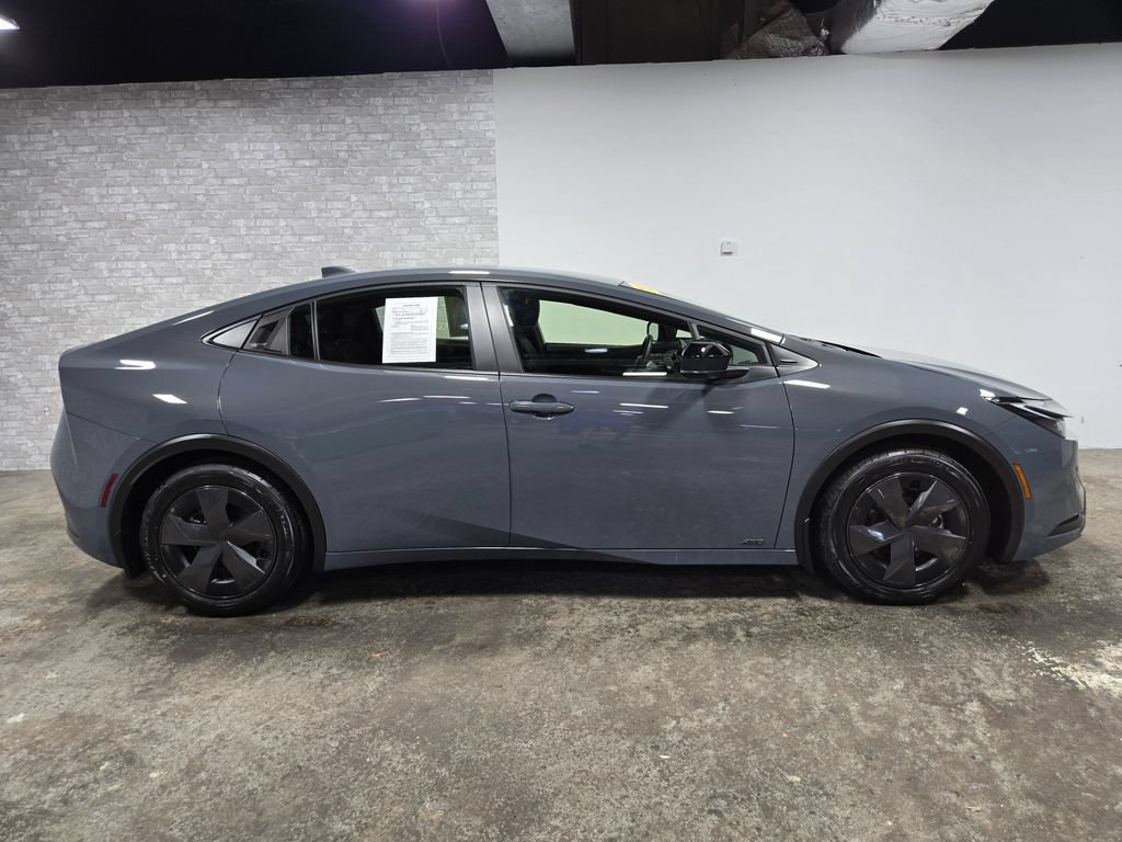 Used 2024 Toyota Prius LE AWD/4WD image 3
