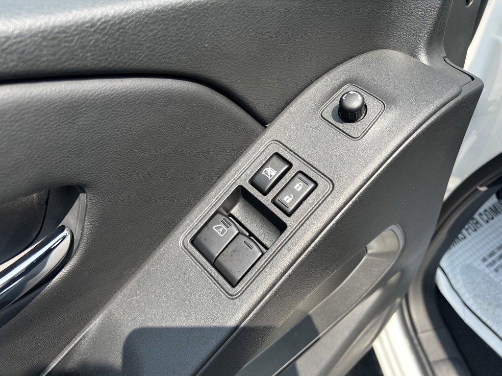 Used 2025 Nissan Frontier SV image 7