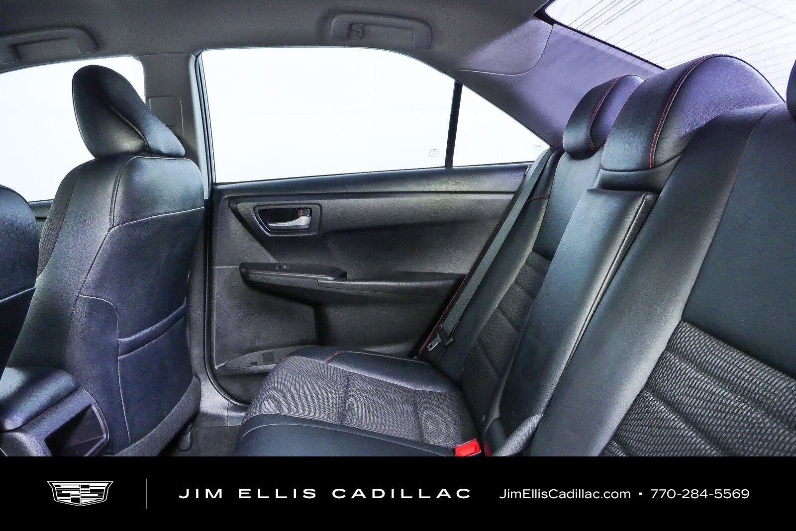 Used 2017 Toyota Camry SE FWD image 16