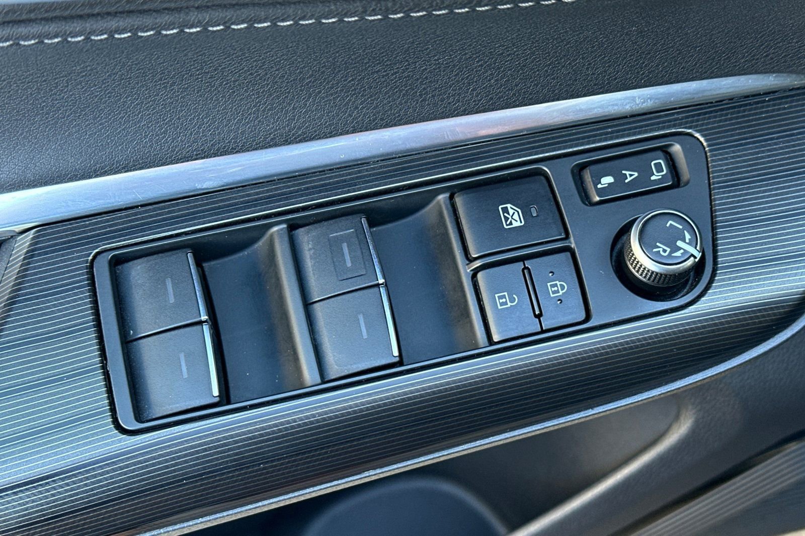 Used 2021 Toyota Venza XLE image 15