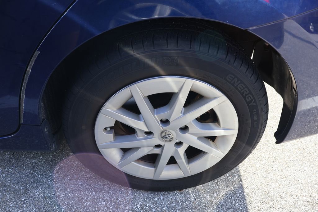 Used 2014 Toyota Prius V Two FWD image 4