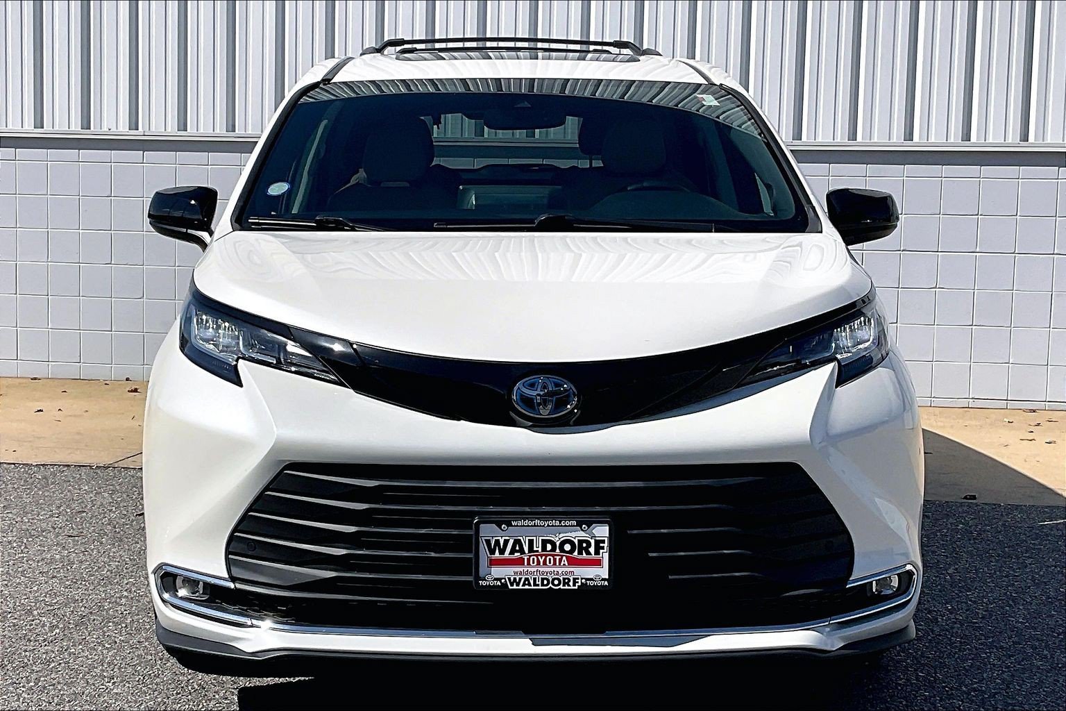 Used 2021 Toyota Sienna XLE w/ XLE Plus Package AWD/4WD image 3