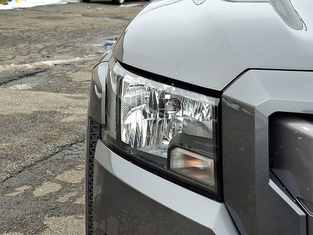 Used 2023 Nissan Frontier SV image 19