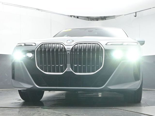 Used 2025 BMW 740i image 35